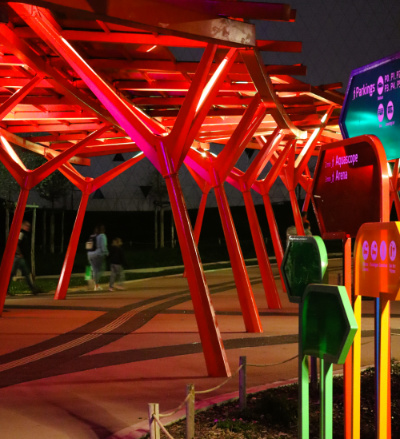 Eclairage couleurs Plaza Futuroscope