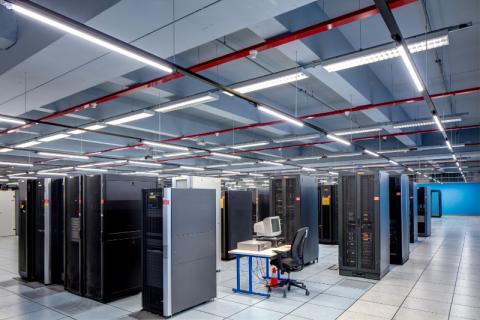 data center eclaire par des tubulaires LED ACTiRow
