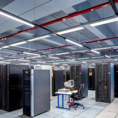 data center eclaire par des tubulaires LED ACTiRow