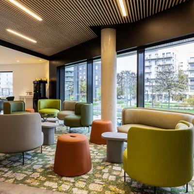 linéaires LED encastrés dans un plafond bois Laudescher