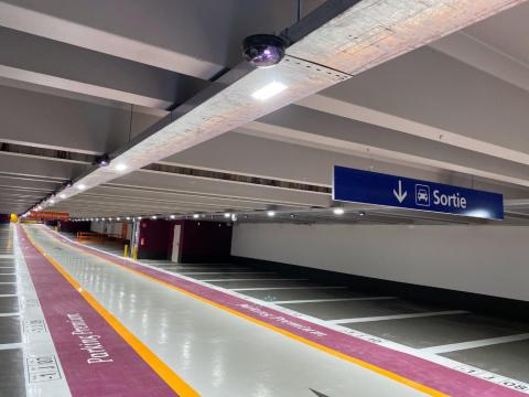 éclairage chemin de câble lumineux parking couvert