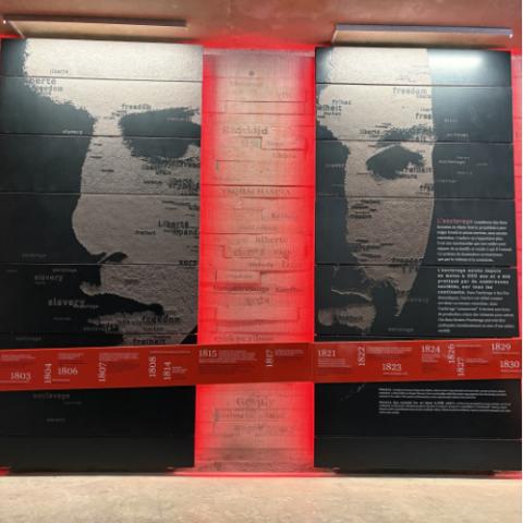 eclairage LED rouge Memorial Abolition de l'esclavage Nantes
